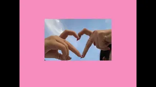 يعاملني بطيبة واحساس مسرعة 