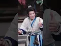 全家族都當他是個可以隨便挖骨的廢物炮灰，父親偏心弟弟母親不管不問，殊不知他穿書帶人生劇本系統！選了反套路線直接獲先天聖體道胎輪回仙骨帝品斬仙魔刀，還能看別人劇本預知未來！