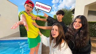 A VALENTONA ME EMPURROU NA PISCINA… mas a Vick me salvou!