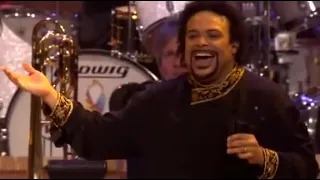 تحديات موسيقية بين أعضاء فرقة العالمي Yanni شاهد العبقرية في العزف 