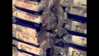 الشيء الوحيد الي اجمع البشر على حبه  الفلوس دندنها