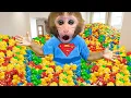 Download Lagu Bebé Mono BonBon hace palomitas de colores arcoíris y come gomitas en casa - MONO BONBON ESP