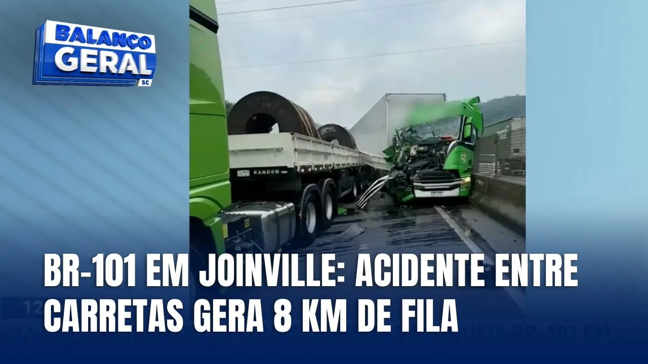 Acidente entre duas carretas bloqueia BR-101 em Joinville e gera oito quilômetros de fila