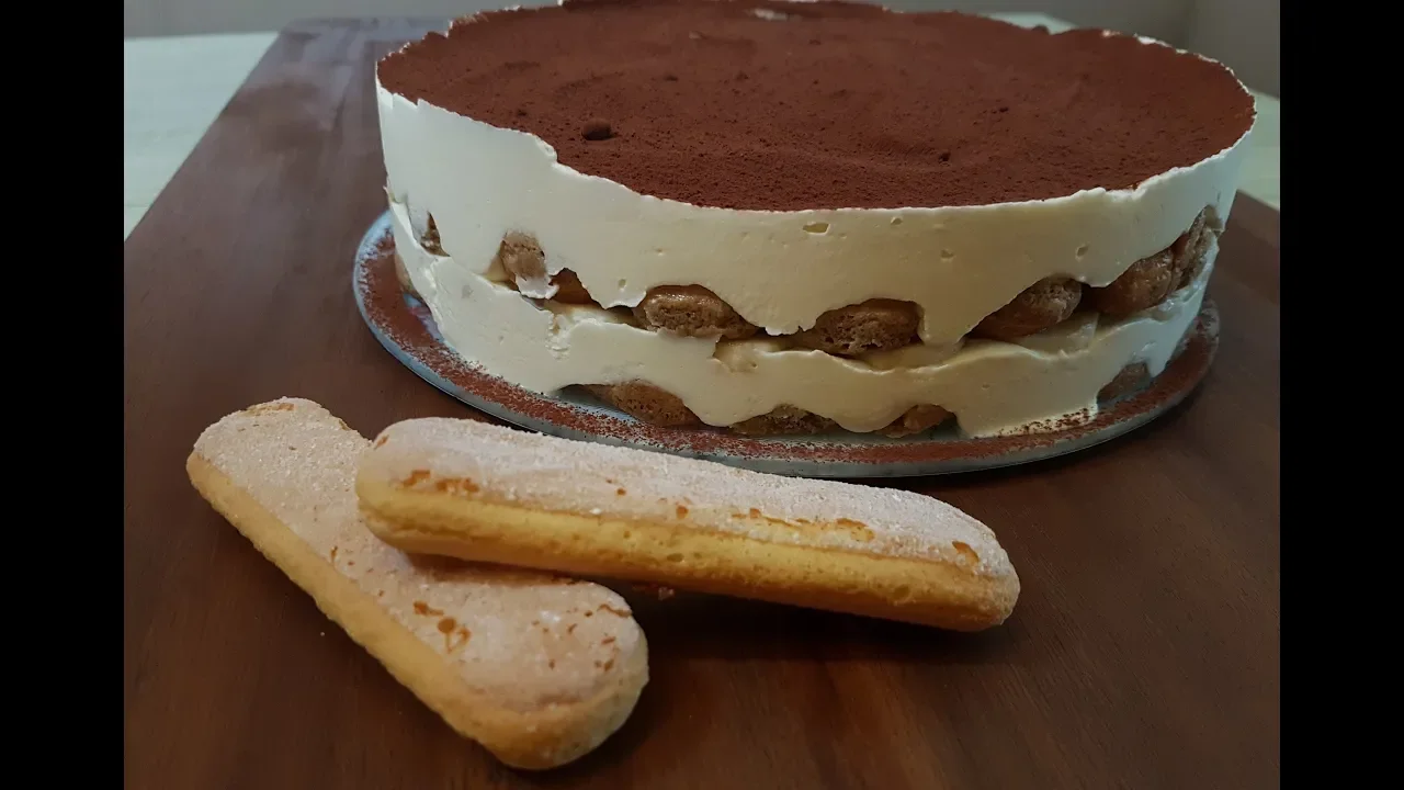 Tiramisu Zutaten: 200 ml Schlagsahne 500 gr Mascarpone 3 Eier 1 Vanillien Zucker 125 gr Zucker 200 m. 