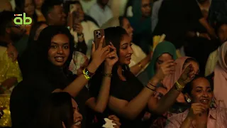   سائلين عليك سائلين عليك كل العباد  الجونا منك والمشو   يوماتي سيرتك أحلى زاد لي زول غيابك أوحشو  دندنها