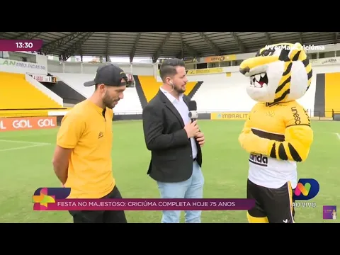 Falando 'Tigrês', mascote do Criciúma dá entrevista e desafia repórter ao vivo no Ver Mais