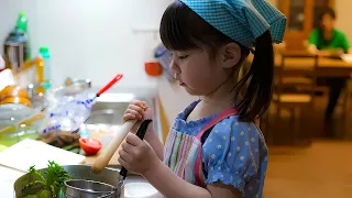 بنت عندها 3 سنين بس بتعتمد علي نفسها و بتطبخ وتنظف لوحدها بعد موت أمها Hana S Miso Soup 