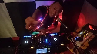 dj robby jakarta prepare be4 the show 
