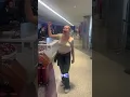 Download Lagu Woman has airport meltdown...but at the wrong airline