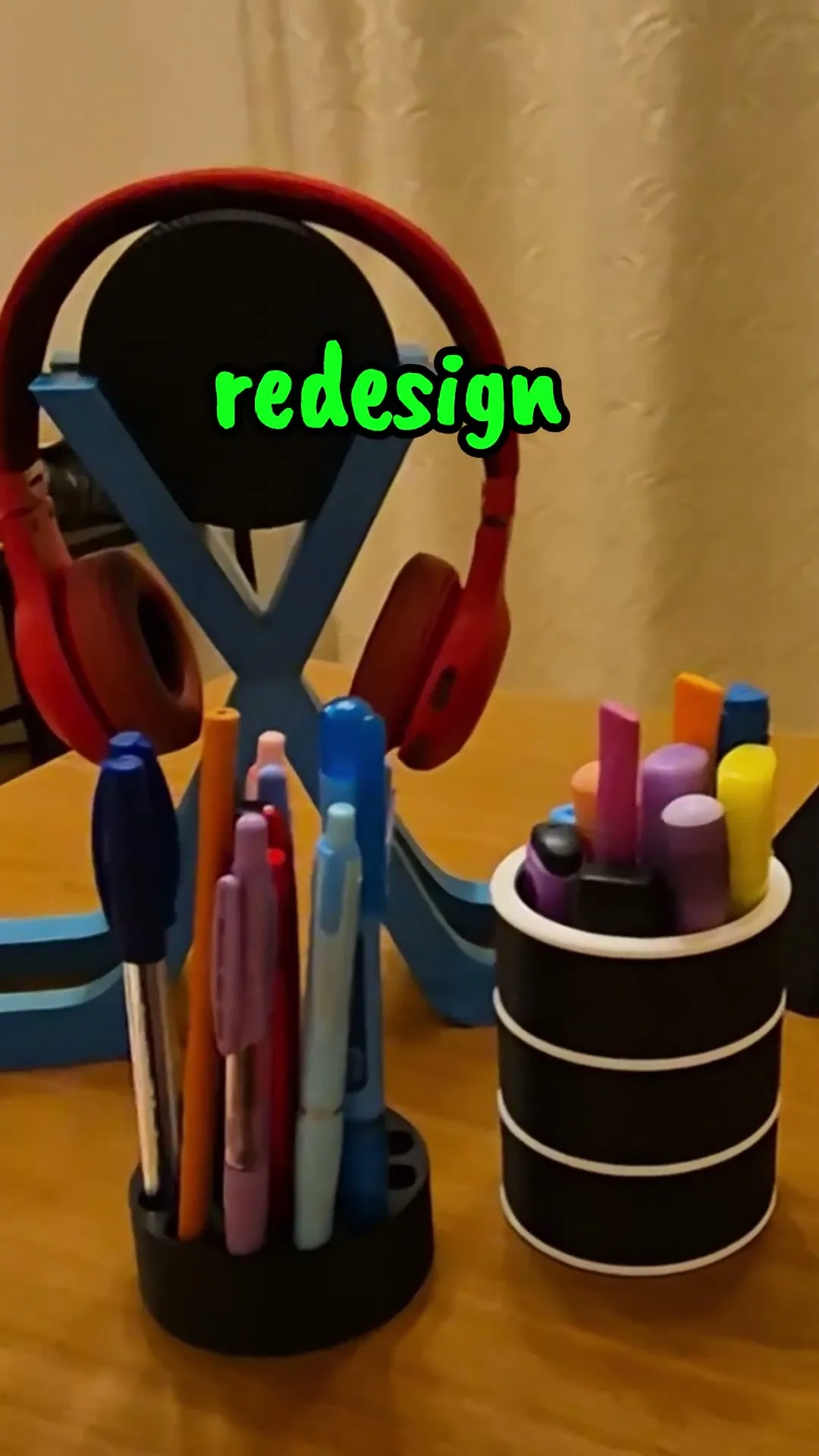 Bobsleigh Phone Stand – 3D Printed Sports-Inspired Desk Holder