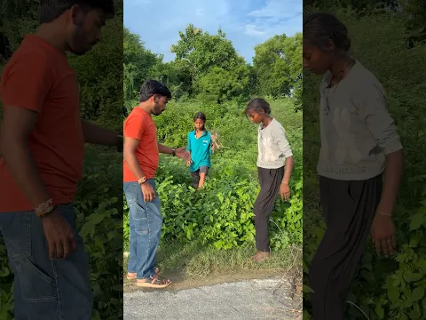 ये लड़कियाँ लकड़ी बेच कर रासन लाती है घर पे 😱#humanity #respect #trending