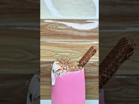 Strawberry Munch Sundae😍...#shorts #trendingshorts#youtubeshorts#shortsfeed#asmr