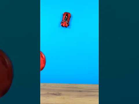 Машинка ездит по потолку? 😂
