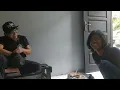 Download Lagu Ke rumah bang Eet Sjahranie. Menyaksikan langsung dari dekat beliau maen gitar, ngobrol2, sharing.