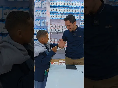 طبعة دولارات لرسام بس ماصدق انها حقيقي💔🤣🤣