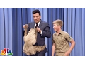Download Lagu Robert Irwin and Jimmy Cuddle a Sloth