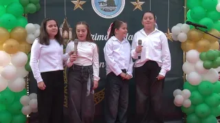 Ilahi në tre gjuhë të ndryshme