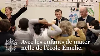 Avec les enfants de maternelle de l ecole Emelie Emmanuel Macron