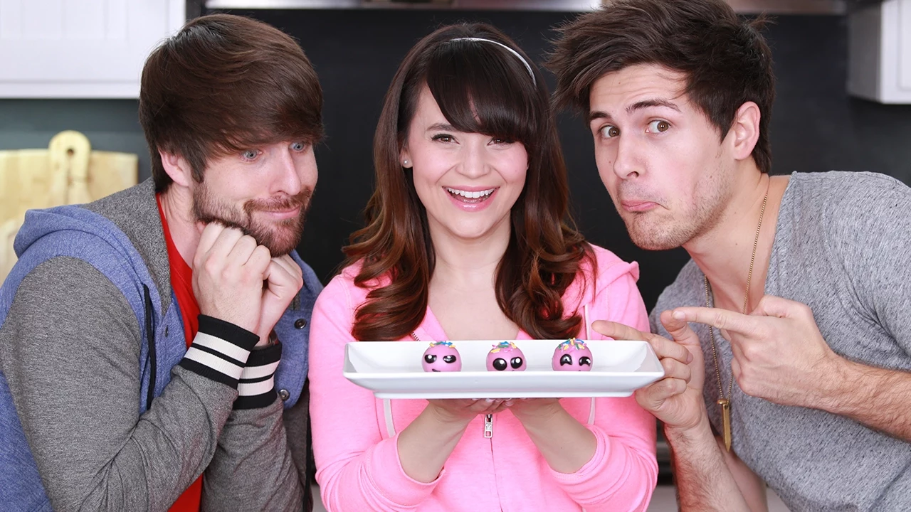 VEGAN DONUT BRONUT HOLES ft. Smosh! - NERDY NUMMIES