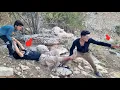 Download Lagu Afshin helping a young man in the mountains, trying to heal🥺