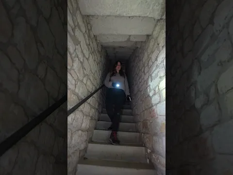 Tu ne devineras jamais ce qu’il reste encore dans ce musée abandonné 🔥c'est ici ☝🏻