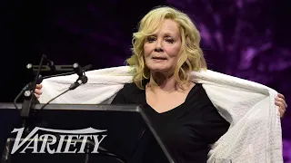 Jean Smart Charms the Crowd in a Hotel Bathrobe My Suitcase Did Not Arrive