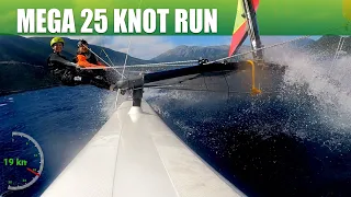 24 Knots on a Hobie 16   First time trapezing!