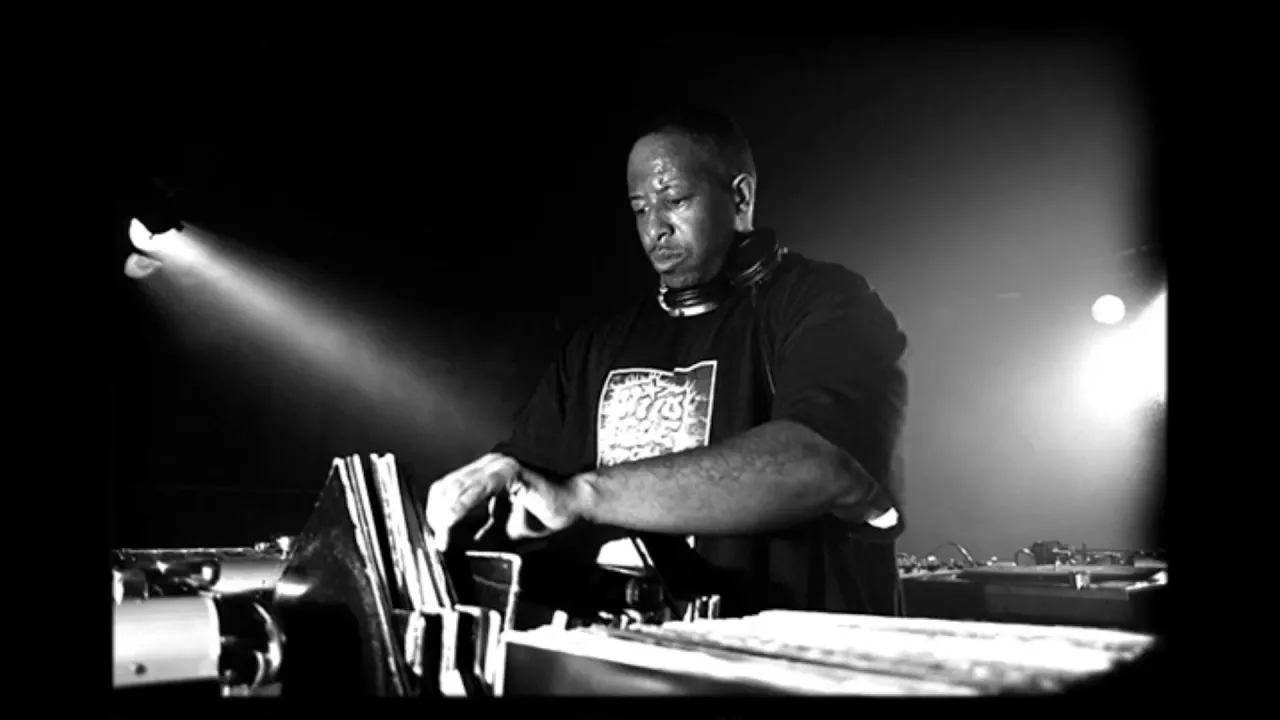 Shyheim feat. June Lova "On and On ( OG & Remix )" Shyheim feat. June Lova "On and On ( OG & Remix )"