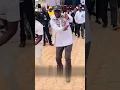 Download Lagu Chef d'État de Gabon | Danse dans la rue avec ses pas