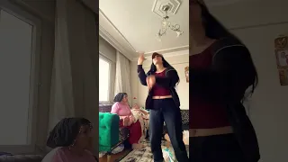 الثوره باينا يا بنت ايه احنا الصحاب ع الرايق الدكتور برودكشن 