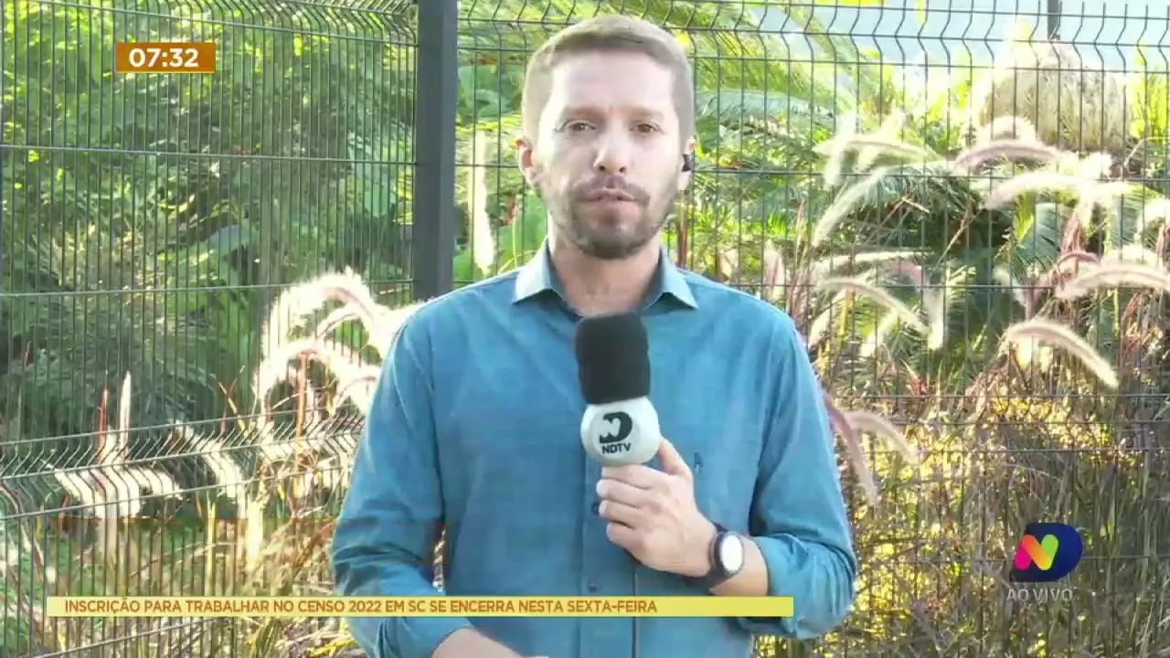 Bombeiros são chamados para conter incêndio em uma residência