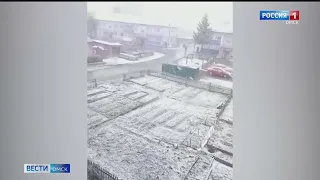 В Знаменском и Тарском районах внезапно выпал снег
