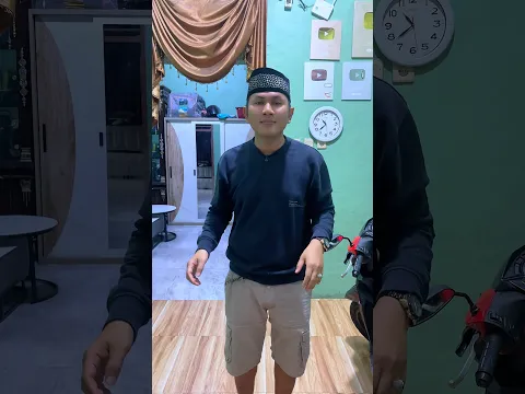 Ayah pake peci.