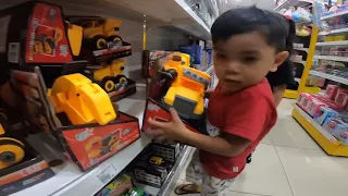 cemboy mengamuk nak beli benda yg sama tgu cemboy unboxing excavator toys excavator