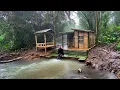 Lagu 3 hari di terjang banjir akibat hujan deras saat membangun rumah bambu di pinggir sungai