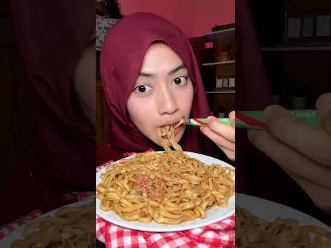 melokal spageti dipakein telor sama nasi