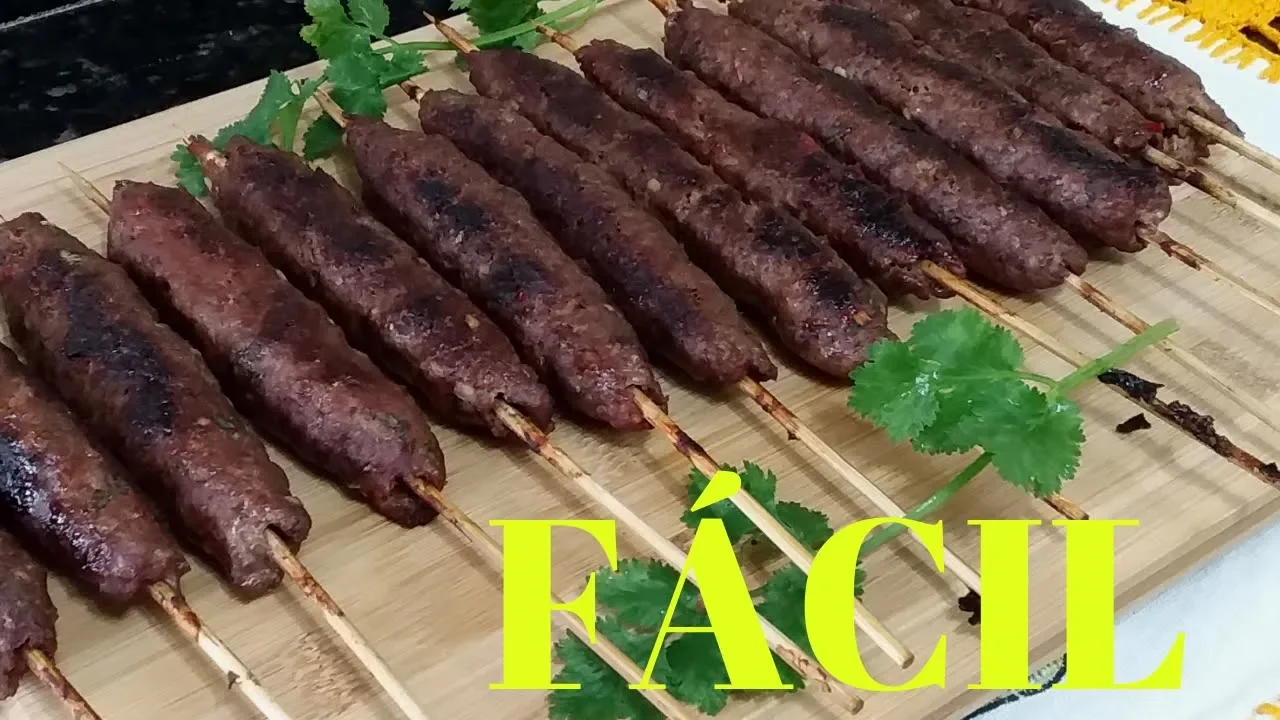 FIZ ROCAMBOLE DE CARNE RECHEADO COM O CREME DE CEBOLA CASEIRO!IMAGEM TA ESCURA DEVIDO SER NOITE JÁ!. 