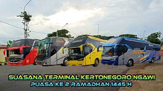 Download Puasa Ke 2 Ramadhan 1445 H Suasana Terminal Kertonegoro Ngawi Terpantau Lumayan Ramai MP3