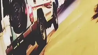 عيني تبكي وقلبي مجروح 