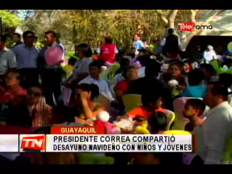 Presidente Correa compartió desayuno navideño con niños y jóvenes