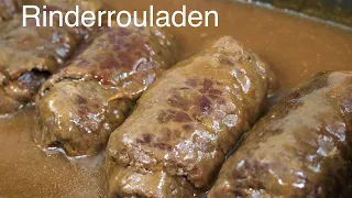 Selbstgemachte Rouladen ohne Alkohol mit einer richtig leckeren süßen Rotkohl-Braten Sauce. Natürlic. 