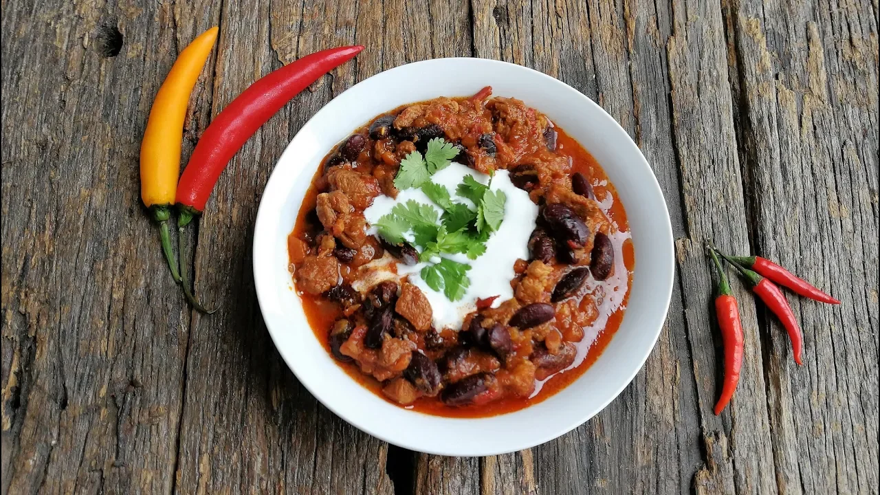 
          
          
          
            
            CHILLI con CARNE with RED BEANS easy original recipe
          
        . 