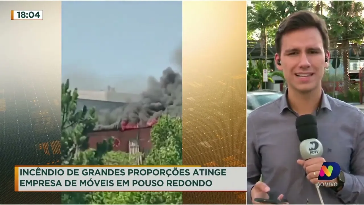 Incêndio de grandes proporções atinge empresa de móveis em Pouso Redondo