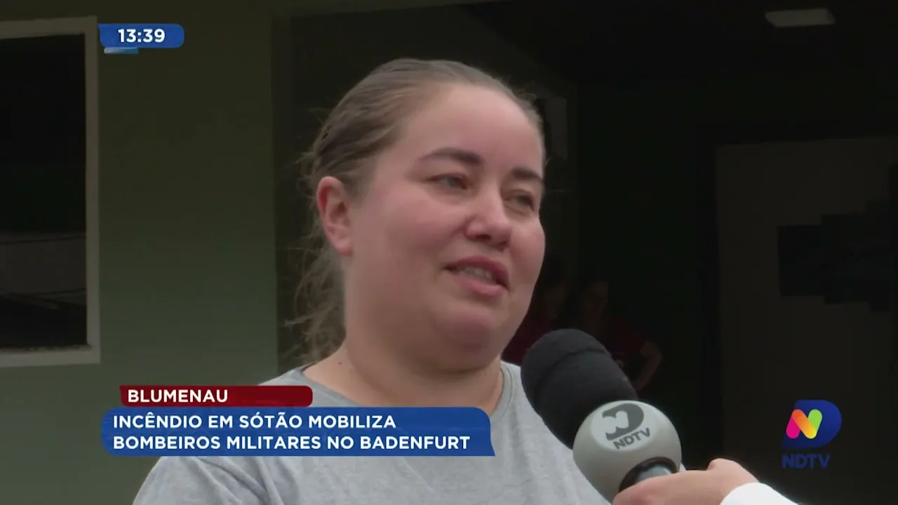 Incêndio em sótão mobiliza Bombeiros Militares de Blumenau