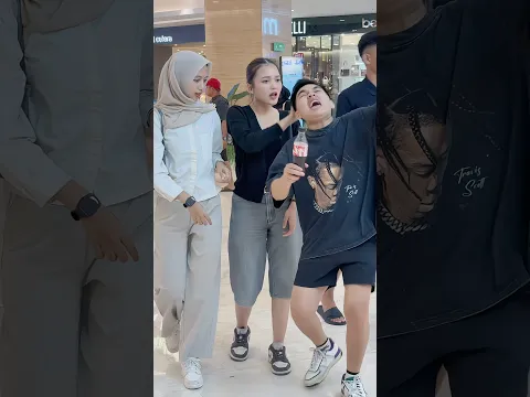 In the end, the girl apologized😂 #funny #laugh #shorts