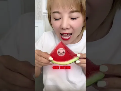 Alright guys, you REALLY need to try eating watermelon like this! 🍉🤤 #funny #watermelon
