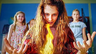 بنت بتكتشف وردة سحريه بتديلها قوة خارقة وبتتحكم في النار وعناصر الطبيعة والاشياء وبتنقذ بيها العالم 