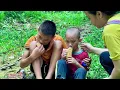 Download Lagu A poor girl accidentally met two hungry abandoned children…