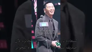 ثروباك لسعادة تاي وهوه يستلم الجائزة لأن صديقه سوجون كان المقدم تاي اكسبلور 