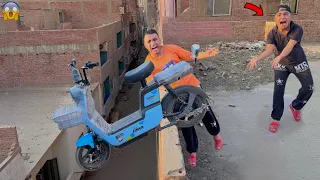 لما ترمي الاسكوتر الجديد بتاع اخوك الصغيرة من فوق السطوح عمر نصر 